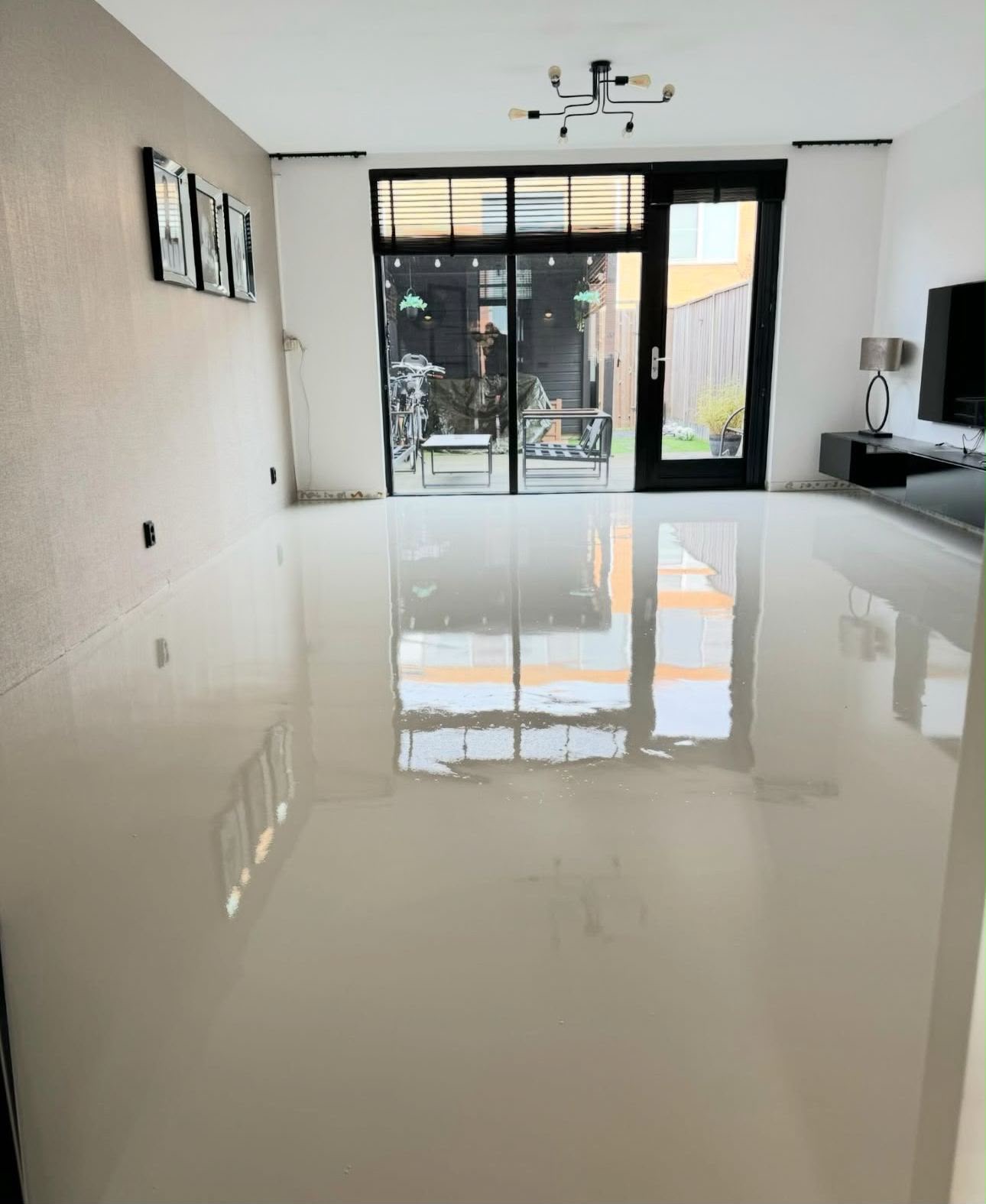 Hoogglans Gietvloer — PVC vloer in Rotterdam